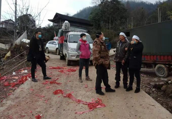 �����̱��ؿĦb��ʤ����J�ľԦb�߳h�ԡ��̡��@�u���ؿĨ��v 